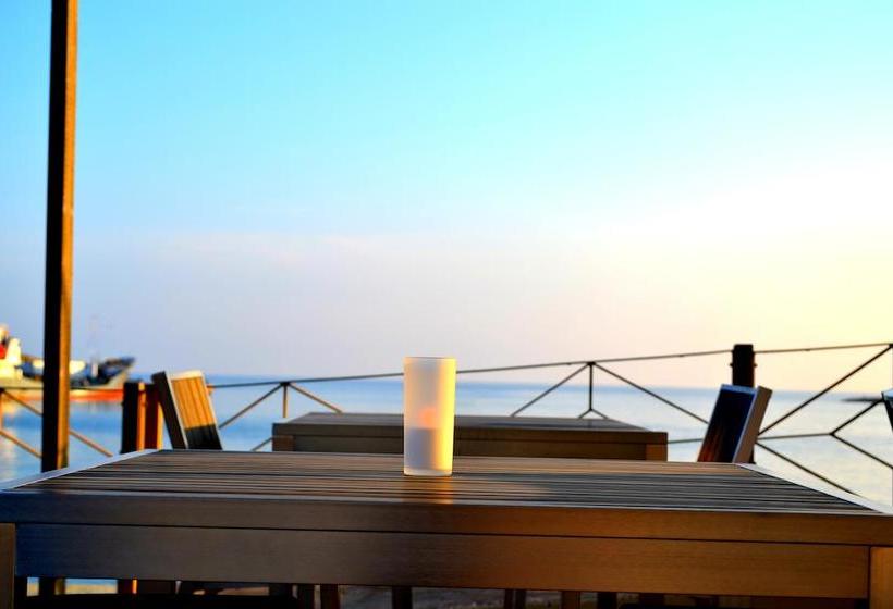 호텔 Port Calandra