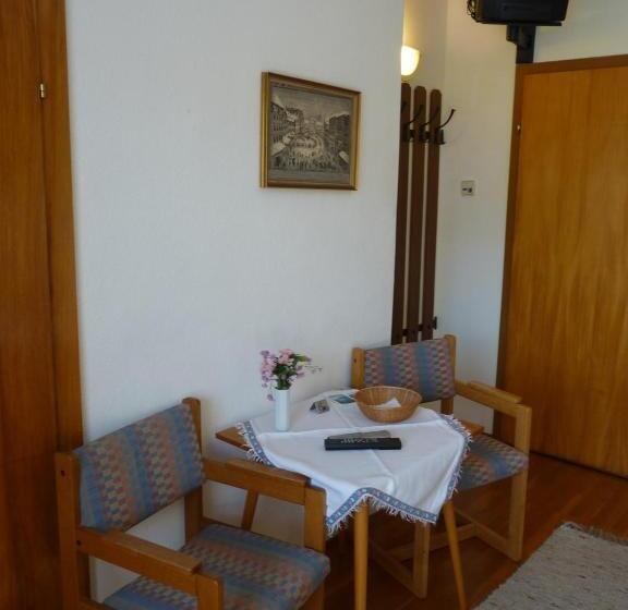 تختخواب و صبحانه Pension Brönimann