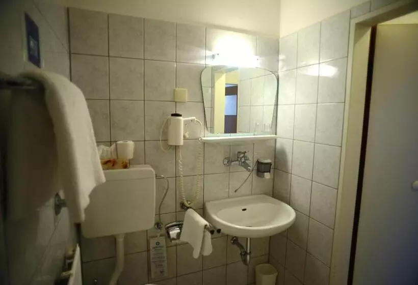 هتل Marienhof Düsseldorf Neuss