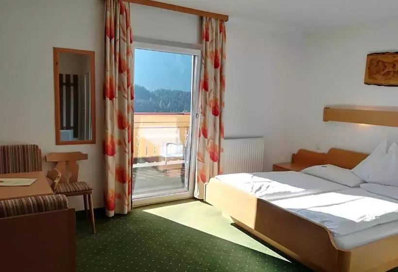 Hotelli Pension Sonnenuhr