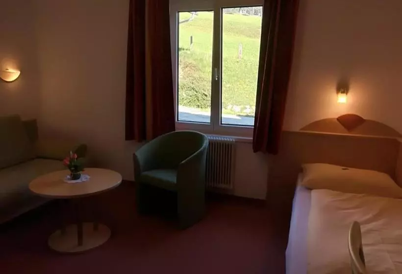 Hotelli Pension Sonnenuhr