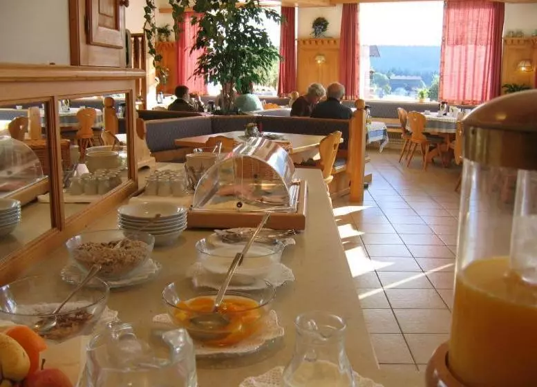 Hotelli Pension Sonnenuhr