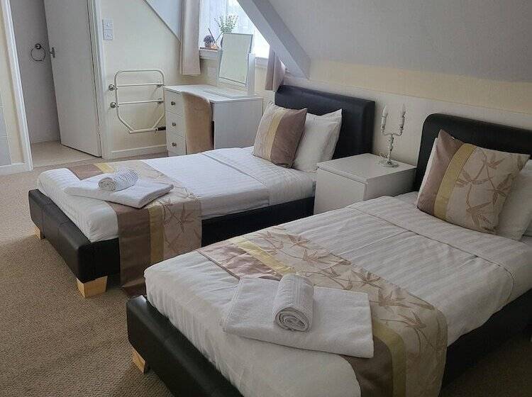 Отель The Old Bank House