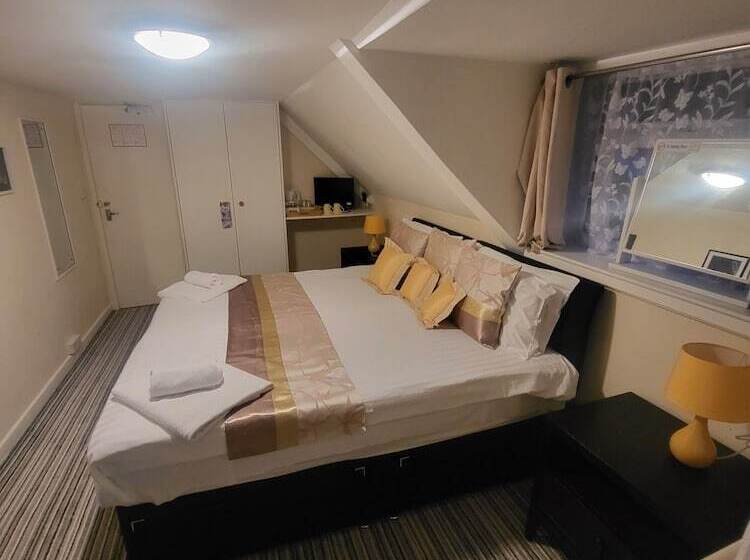 Отель The Old Bank House