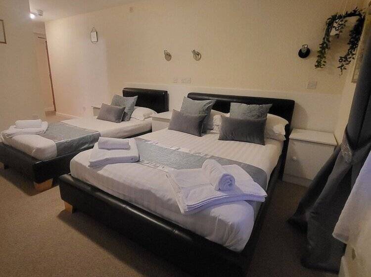 Отель The Old Bank House