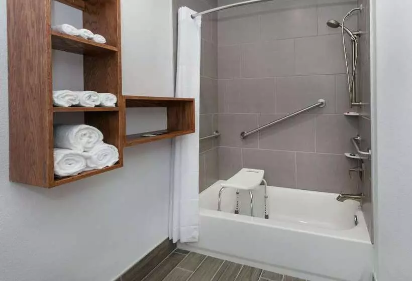 Hotelli Days Inn & Suites By Wyndham Lubbock Medical Center