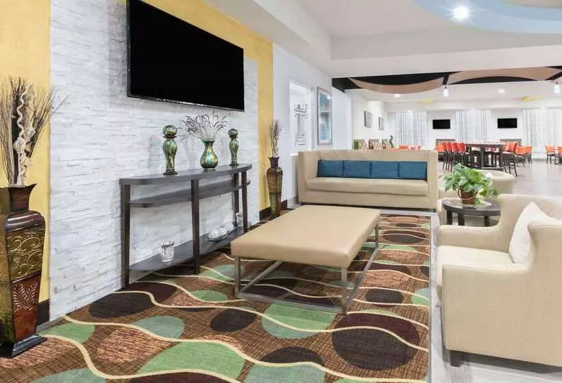 Hotelli Days Inn & Suites By Wyndham Lubbock Medical Center