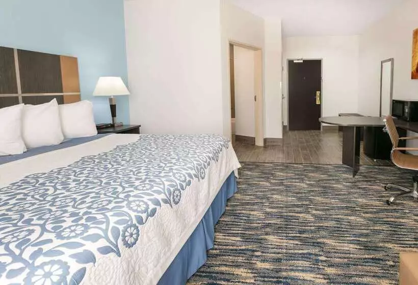 Hotelli Days Inn & Suites By Wyndham Lubbock Medical Center
