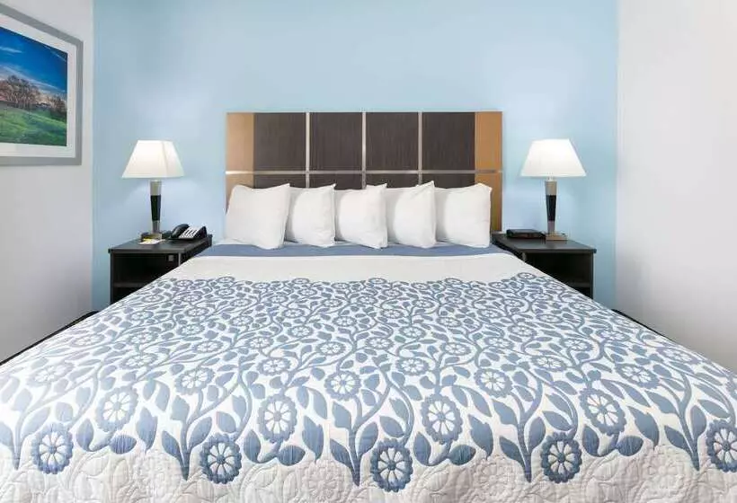 Hotelli Days Inn & Suites By Wyndham Lubbock Medical Center