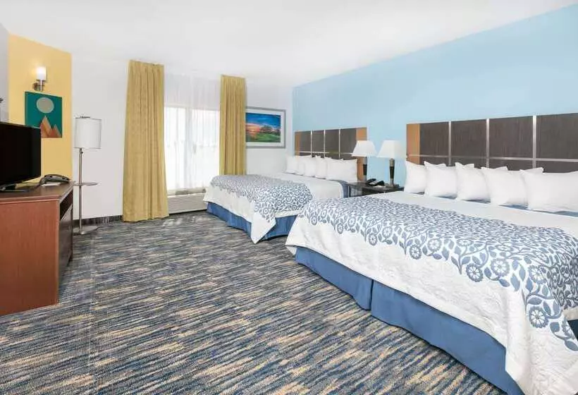 Hotelli Days Inn & Suites By Wyndham Lubbock Medical Center