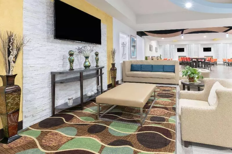 Hotelli Days Inn & Suites By Wyndham Lubbock Medical Center