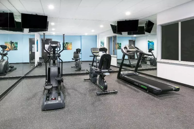 Hotelli Days Inn & Suites By Wyndham Lubbock Medical Center