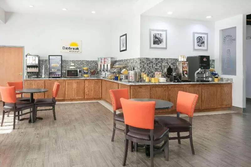Hotelli Days Inn & Suites By Wyndham Lubbock Medical Center