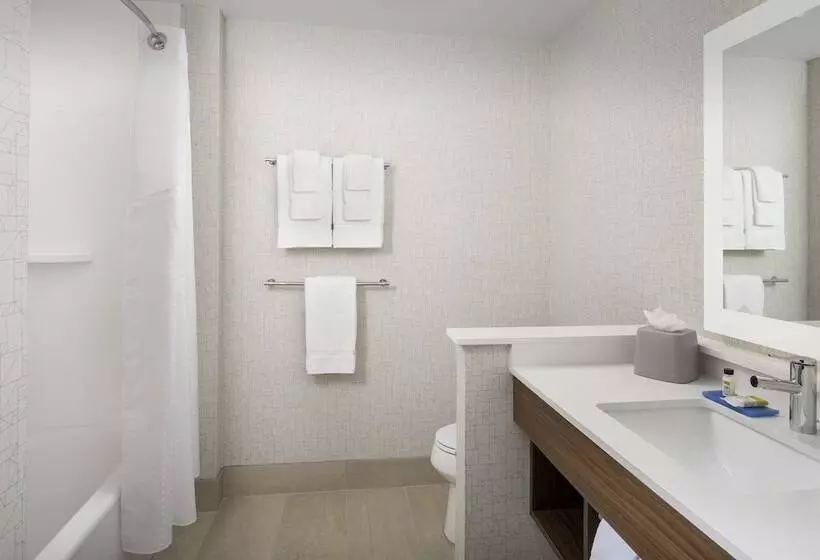 ホテル Holiday Inn Express & Suites   North Brunswick, An Ihg