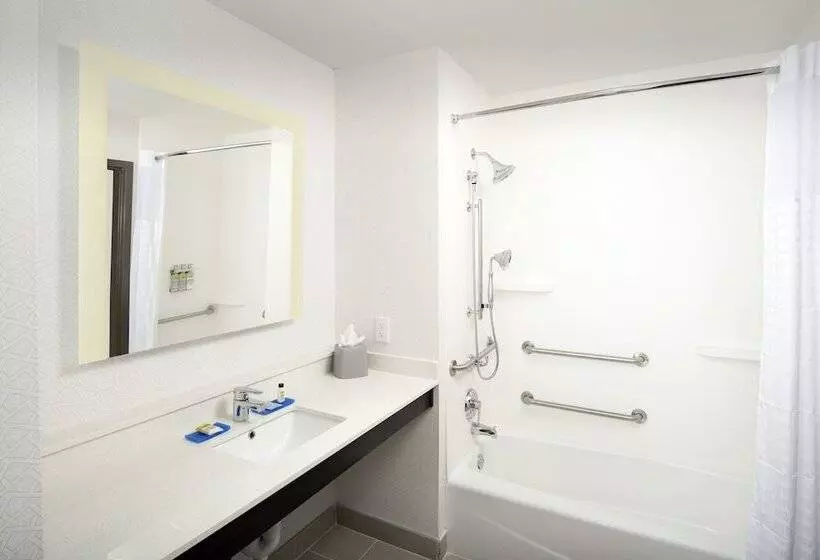 ホテル Holiday Inn Express & Suites   North Brunswick, An Ihg