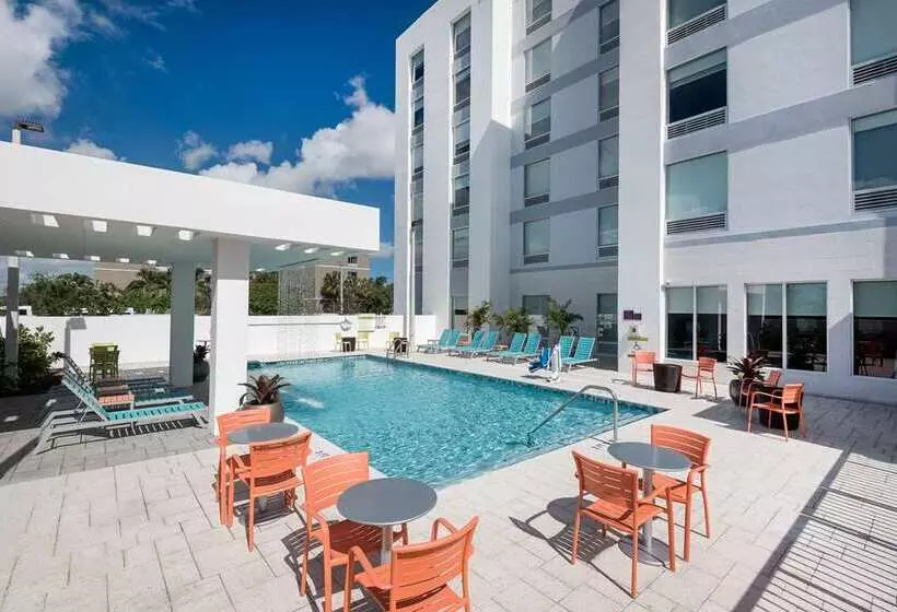 هتل Home2 Suites By Hilton Ft. Lauderdale Airportcruise Port
