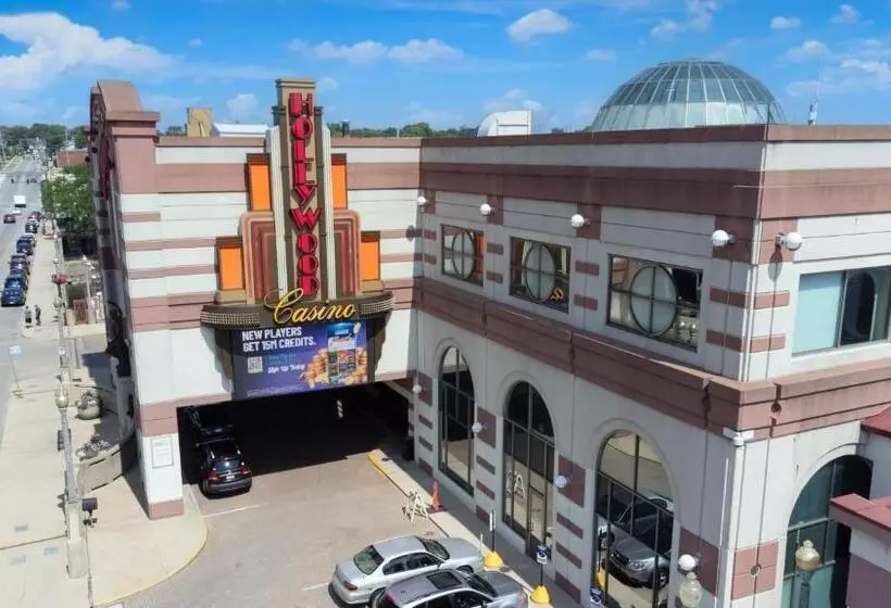 Hotelli Red Roof Inn And Conference Center Chicago   N Aurora Naperville