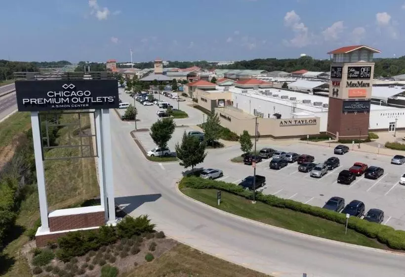 Hotelli Red Roof Inn And Conference Center Chicago   N Aurora Naperville