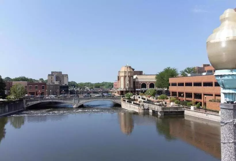 Hotelli Red Roof Inn And Conference Center Chicago   N Aurora Naperville