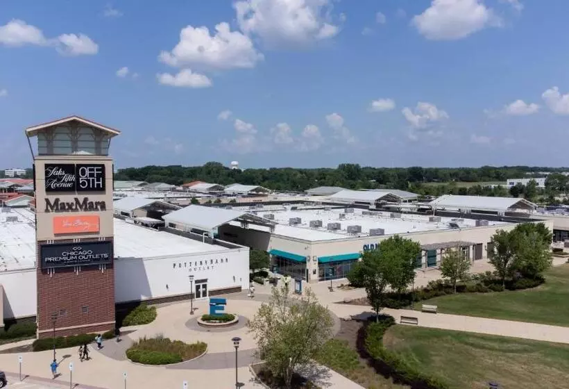 Hotelli Red Roof Inn And Conference Center Chicago   N Aurora Naperville