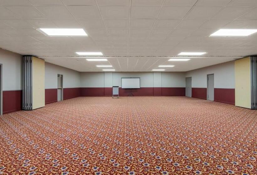 Отель Red Roof Inn And Conference Center Chicago   N Aurora Naperville