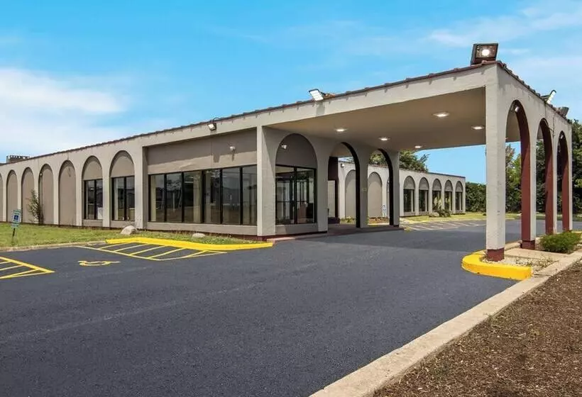 Hotelli Red Roof Inn And Conference Center Chicago   N Aurora Naperville