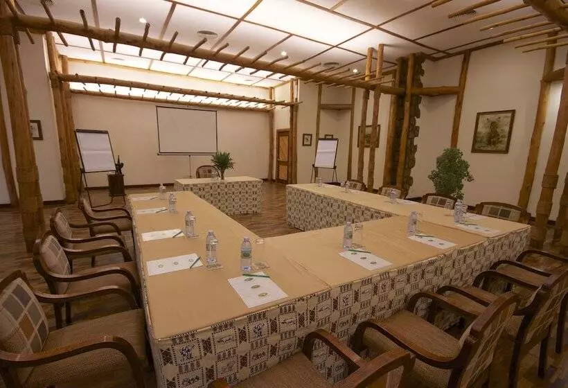 هتل Mweya Safari Lodge