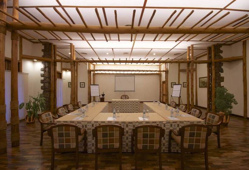 هتل Mweya Safari Lodge