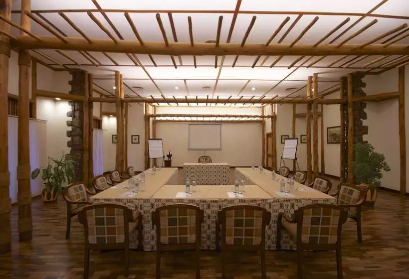 هتل Mweya Safari Lodge