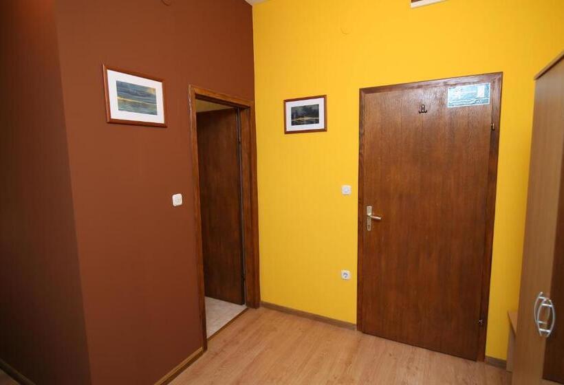 تختخواب و صبحانه Rooms Lišnić