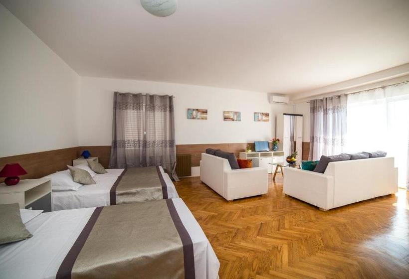 Holiday Home White House