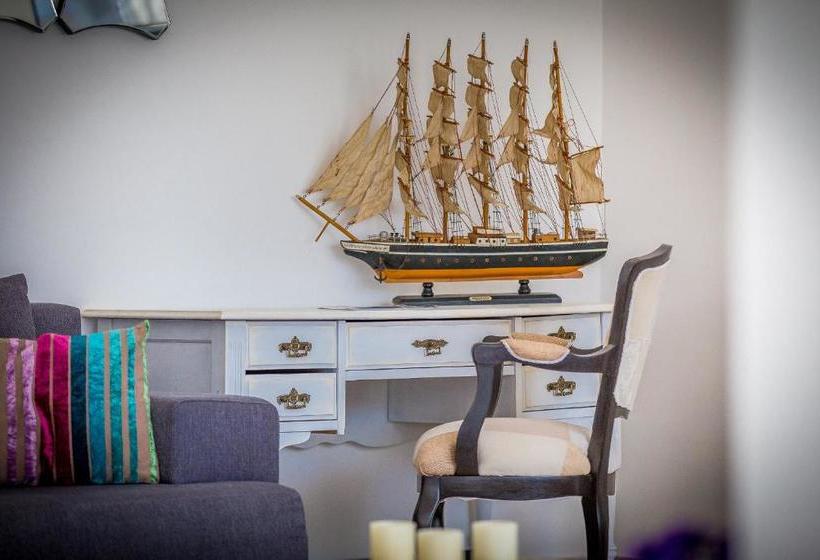 Holiday Home White House