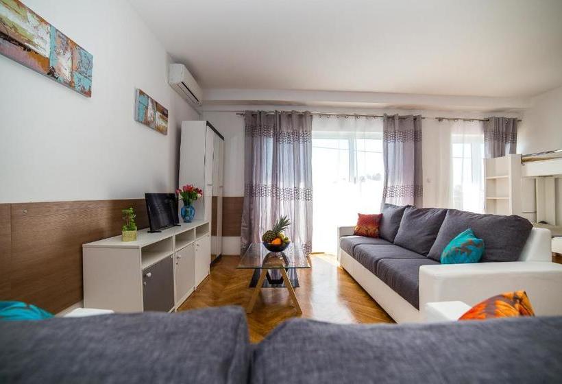 Holiday Home White House