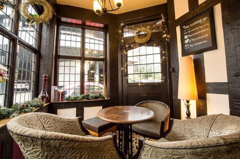 簡易ホテル The Cardinals Hat