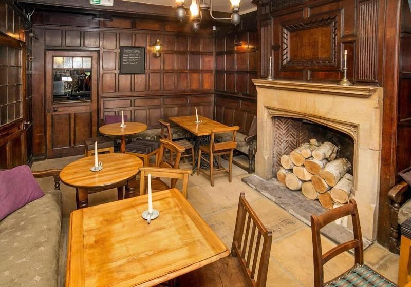 簡易ホテル The Cardinals Hat