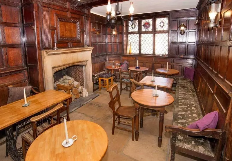 Hostelli The Cardinals Hat