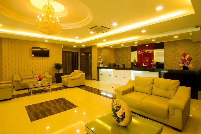 Hotelli Capital O 91074 Grand World