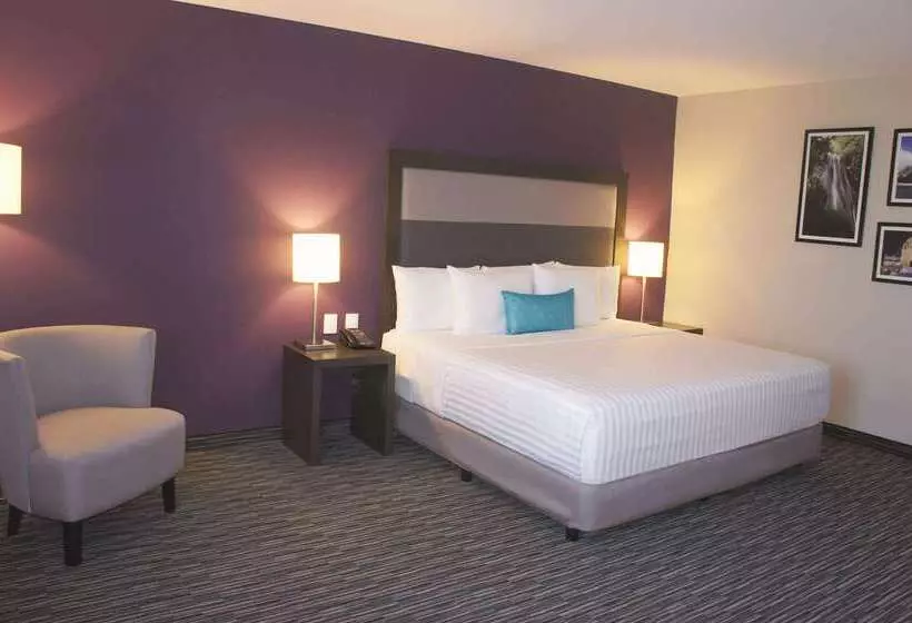 Chn Hotel Monterrey Aeropuerto, Trademark By Wyndham