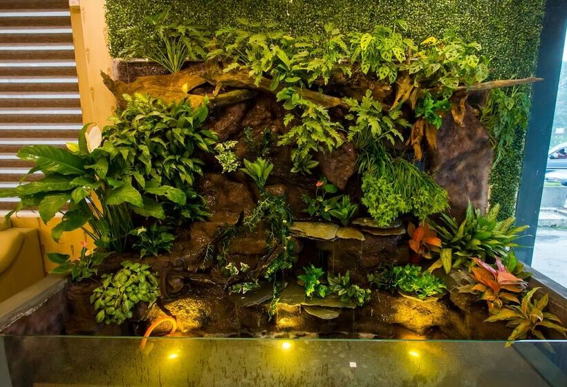 בית מלון כפרי Capital O 91074 Grand World