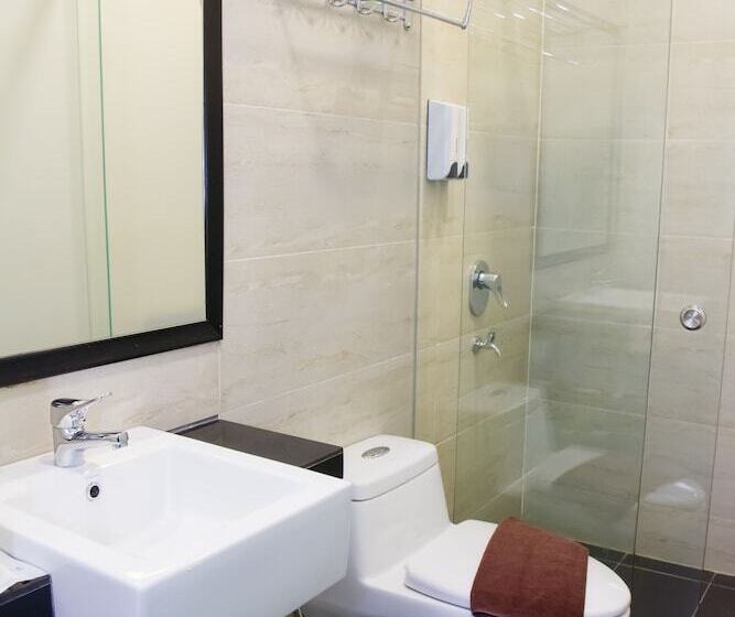 בית מלון כפרי Capital O 91074 Grand World