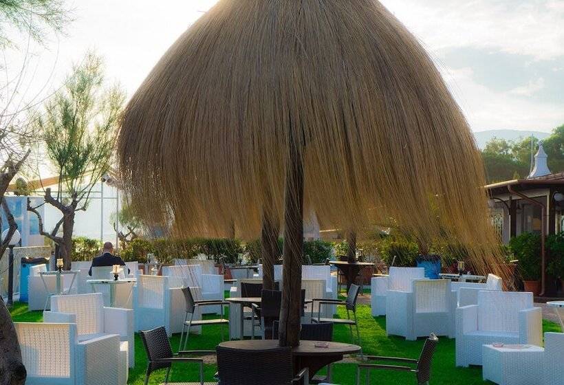 酒店 Holiday Village