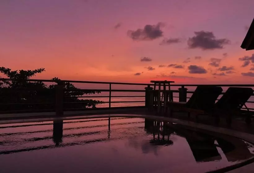 Hotelli The Point Surfcamp Bali