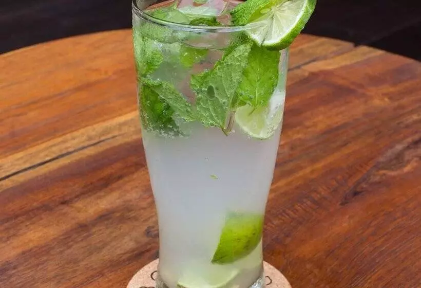 Hotelli The Point Surfcamp Bali