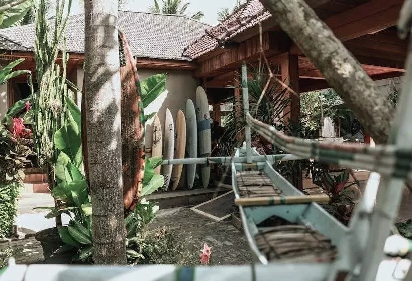Hotelli The Point Surfcamp Bali