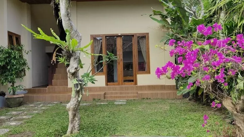 Hotelli The Point Surfcamp Bali