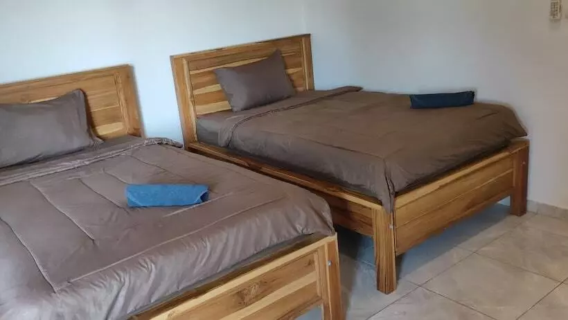 Hotelli The Point Surfcamp Bali