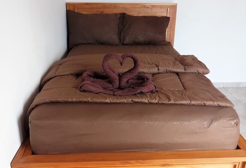 酒店 The Point Surfcamp Bali