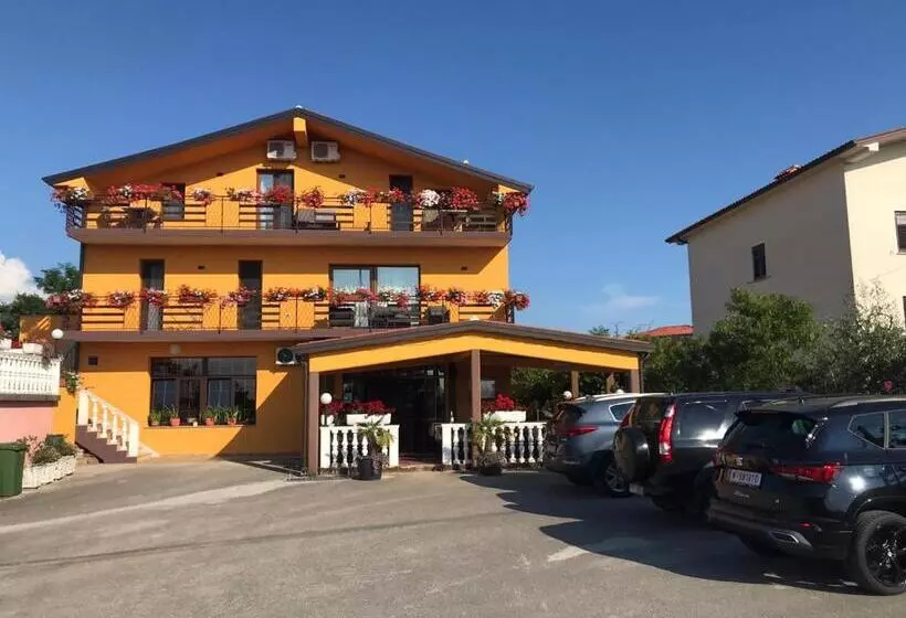 پانسیون Sobes Tea