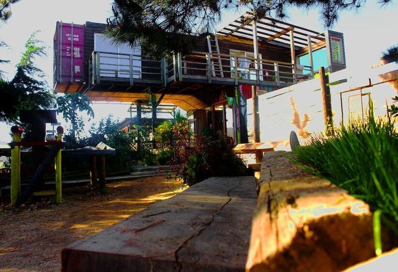 Sirena Insolente Hostel & Suites