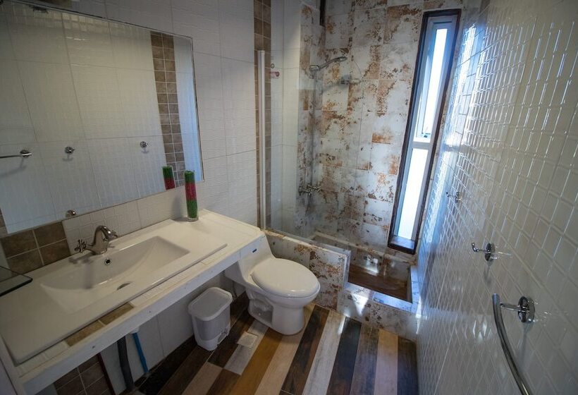 Sirena Insolente Hostel & Suites